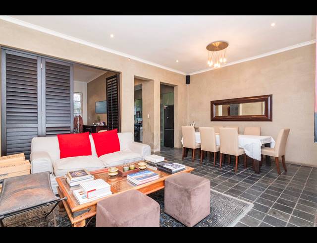 2 BEDROOM APARTMENT FOR SALE IN SEA POINT